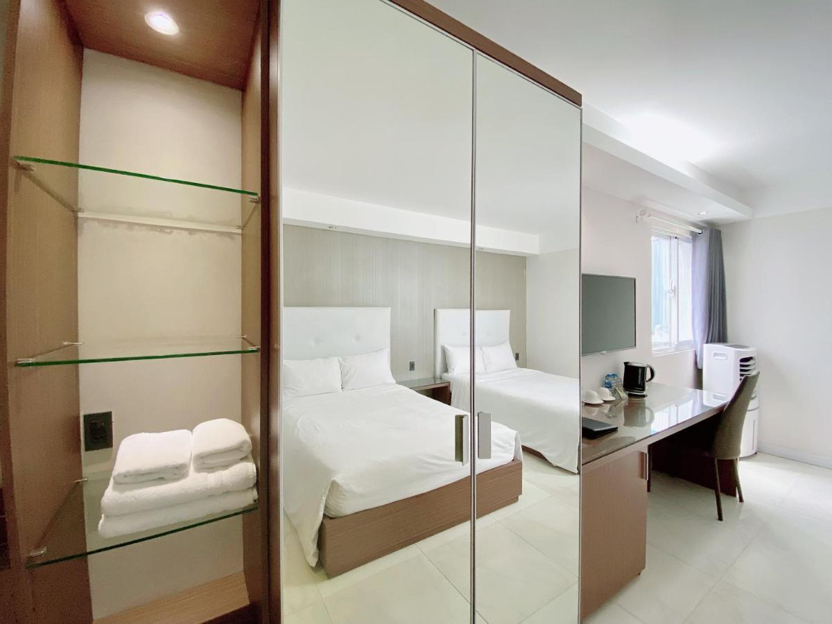 Deluxe Tweepersoonskamer met 2 aparte bedden en raam.