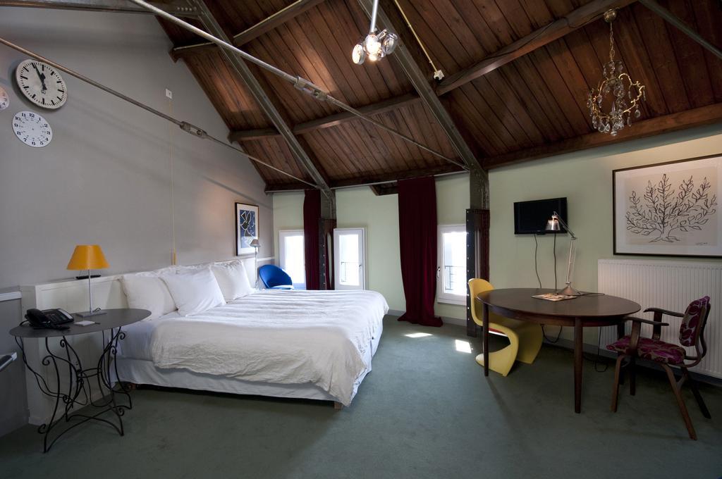 Large Double Room Reservoir,162110004:JPEG