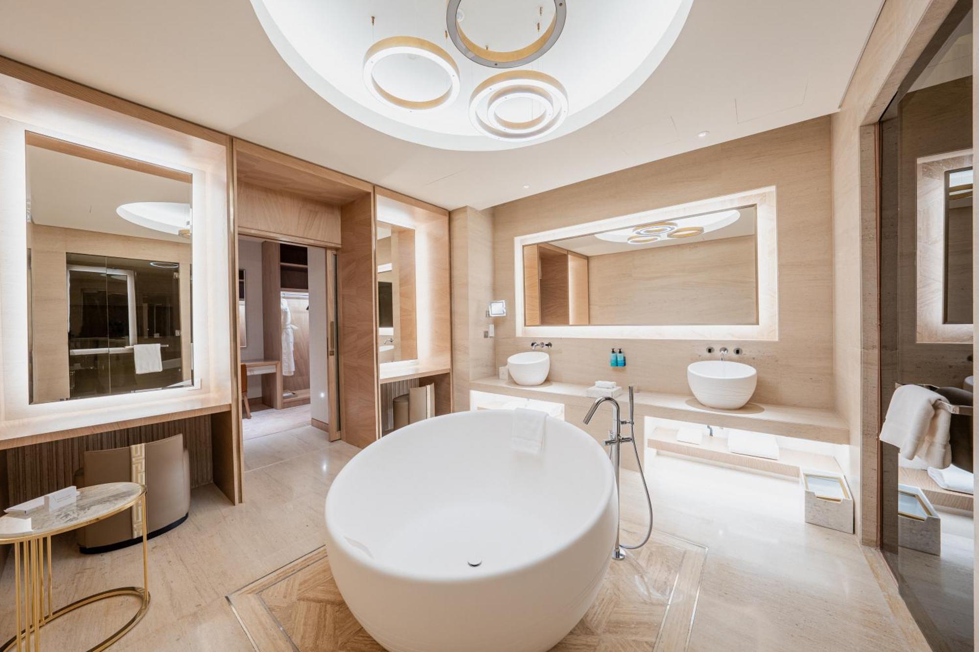 Masterpiece Suite Pool Including Gala & Party