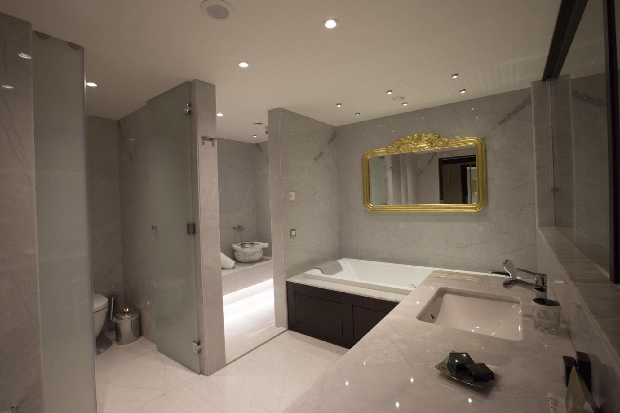 Suite met een Kingsize Bed en Uitzicht op de Oceaan