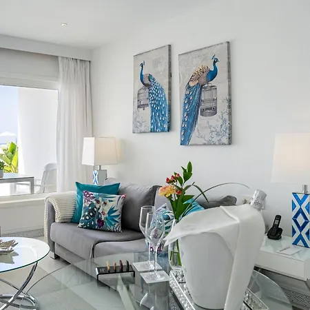 Lani'S Suites De Luxe - Adults Only-3